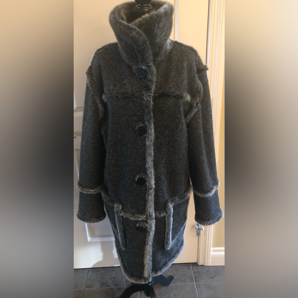Reversible faux fur coat - Picture 3 of 4